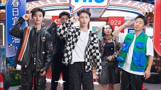 Zhang Yixing teaches Ding Chengxin to dance the "psychic" hand gesture dance together! Ding Ge: Our 