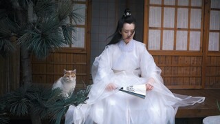 Sitting alone in the secluded bamboo grove, I enjoy the leisurely and carefree mood and the immortal