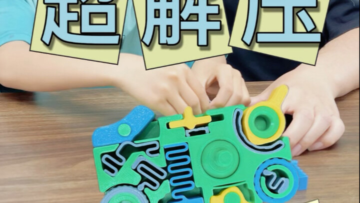 Assemble 8 little toys using just 15 parts—super stress-relieving...