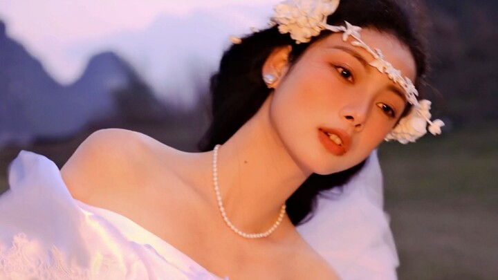 แค่สวมมุ้งให้แม่สามีและถ่ายรูปดอกไม้ของสามี คุณก็ถ่ายภาพแต่งงานย้อนยุคในฟาร์มปศุสัตว์ได้แล้ว สุขสันต