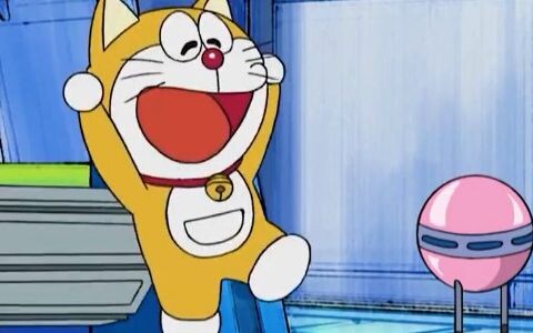 It turns out that Doraemon was scared by himself. Is the yellow Doraemon cuter or the blue one?
