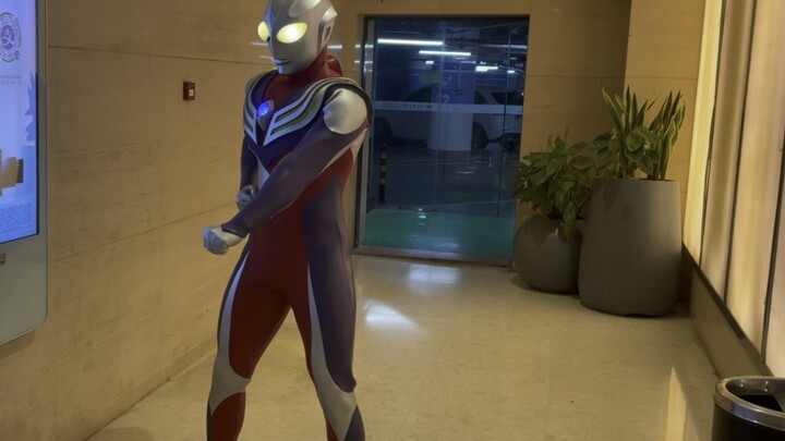 Tiga: This ray skill is cool!
