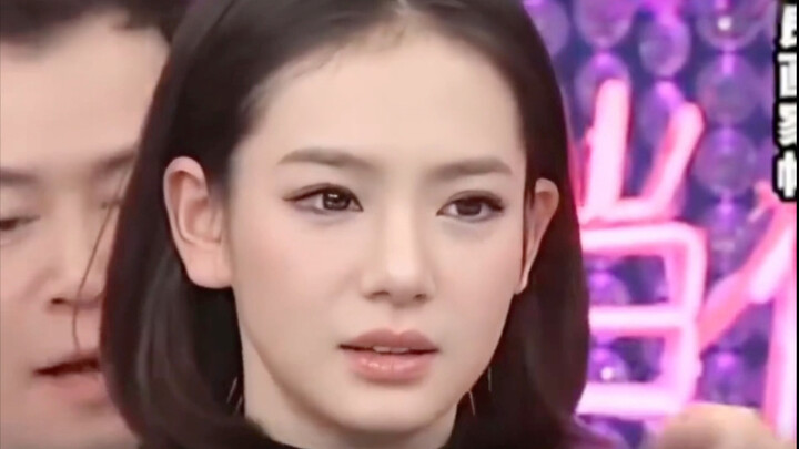 戚薇真的很漂亮啊！第一眼看她就被惊艳到了