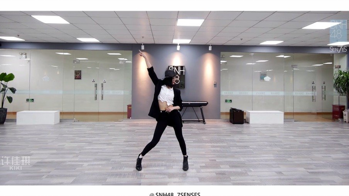 SNH48 Hứa Giai Kỳ phiên bản vũ đạo solo tại phòng tập