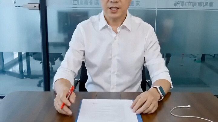 Xưa có Gia Cát Lượng một mình đối đáp trước quần nho, nay lại có Hân Di quyết chiến với bốn ông lớn 