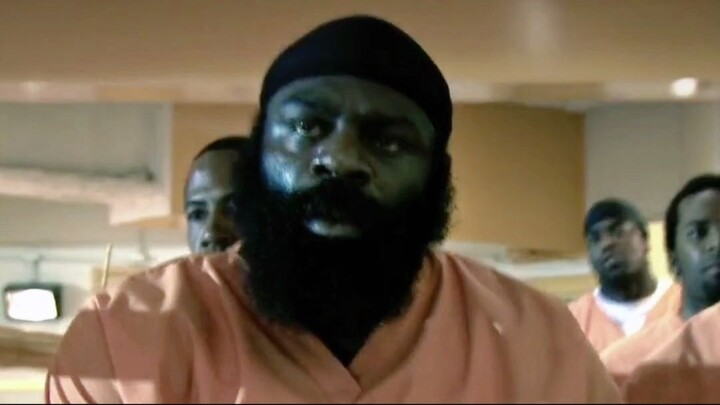 This inmate always intimidated the weak, but he decided to provoke a strong man the very first secon