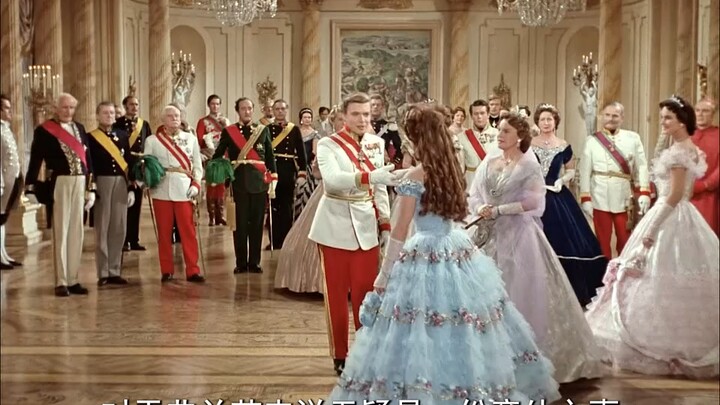 女孩河边钓鱼 无意间竟和国王结下良缘