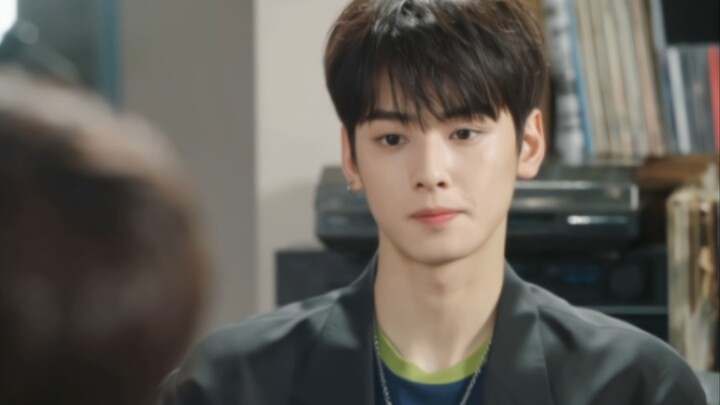 Yêu xe Ôn Doãn là chuyện hết sức bình thường, nam nữ đều mê mẩn.