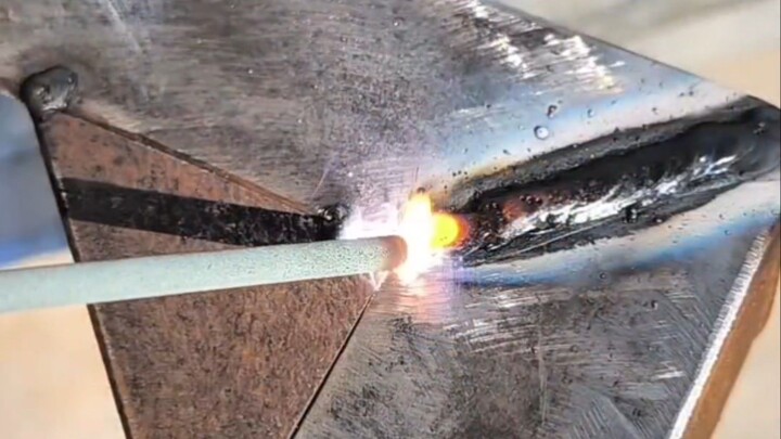 manual welding techniques on trick iron plate overlays #weldingusa #ASMR #WELDING #metalwork