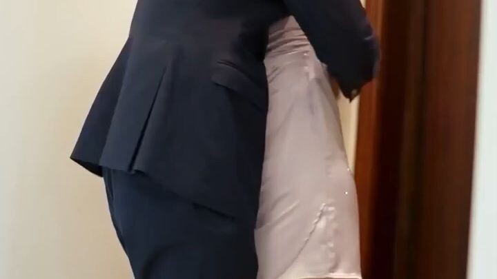 ยามจนช่วย CEO สาวจากแก๊งมือสังหาร เธอไม่แค่จ้างเขาเป็นบอดี้การ์ด แต่ยัง อยากแต่งงานกับเขาอีกด้วย!