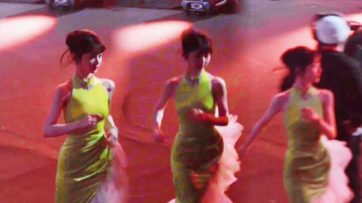 Which celebrity just ran in heels to accept an award!?