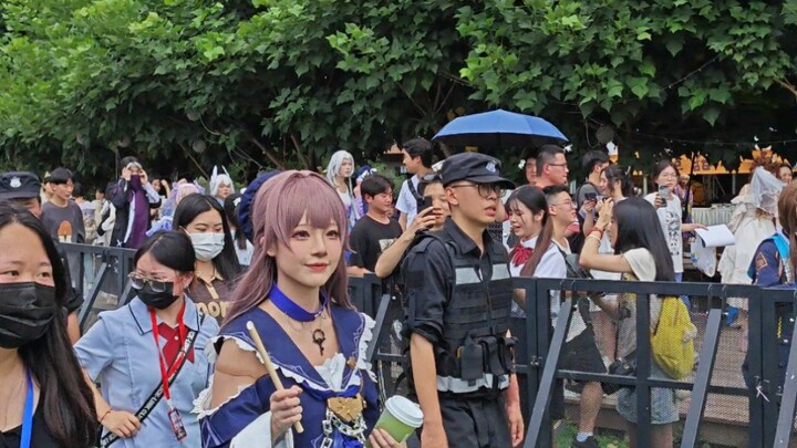 I slipped in a live river~!