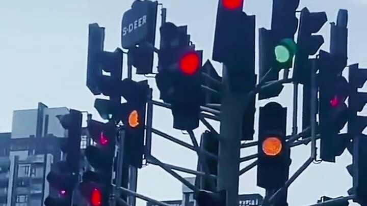 Mừng Quốc tế Lao động sắp đến, người ngoại tỉnh tuyệt đối đừng tự lái xe tới Trùng Khánh!!