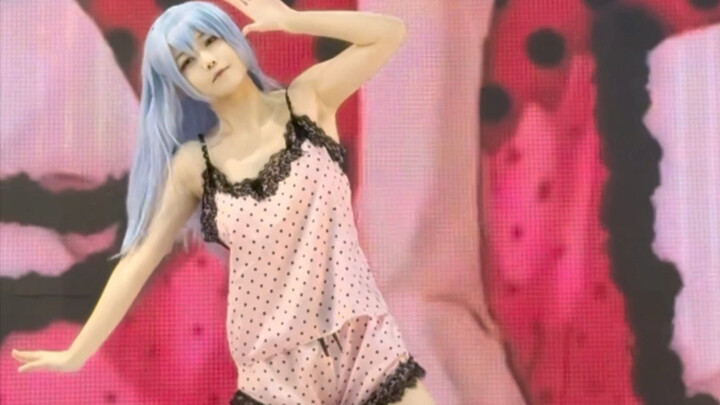 Chủ nhà hỏi sao tôi mặc đồ ngủ mà đã đến — nhảy bài Romeo và Cinderella