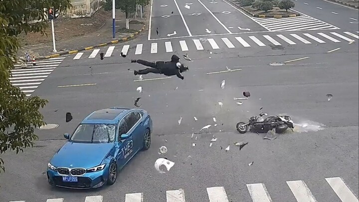 Trước khi nhập viện, họ từng đi xe điện như thế này đấy!!