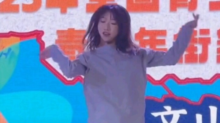 被云南姑娘“三跺脚”街舞硬控了