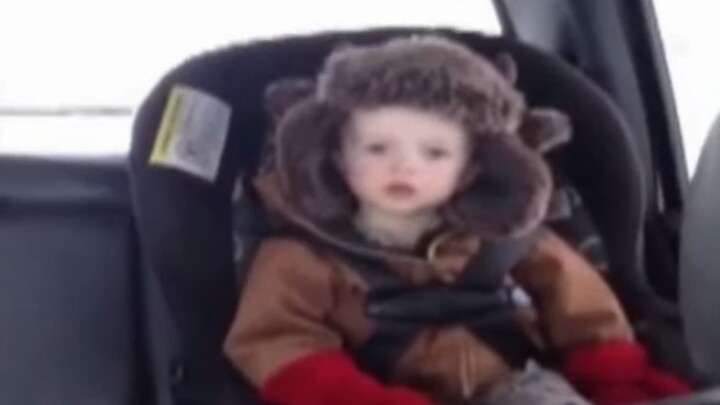 On a snowy day, the baby insists on staying with Dad—and the ending is amazing!