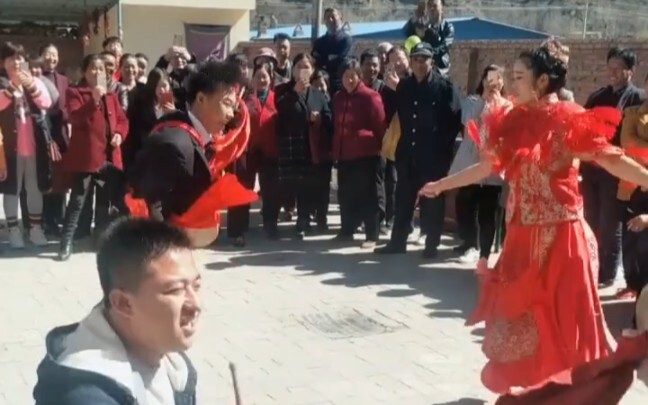 When my friend got married, I asked the bride and groom to perform Ansai waist drum live to entertai