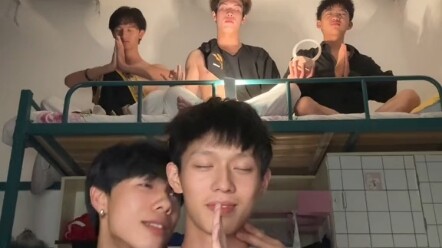 “Master, I can’t hold it in anymore!” #Boys’Dorm #CampusLife