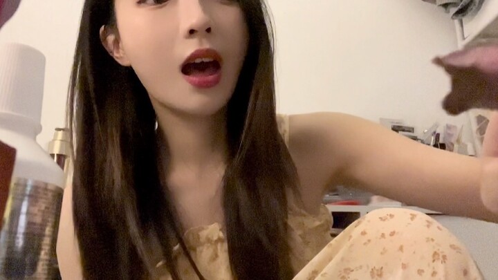 Vlog của Eliwa｜Bảng xếp hạng ẩm thực khi cách ly｜Chúc mừng sinh nhật Điêu Thuyền Uyên Ương｜Khoảnh kh