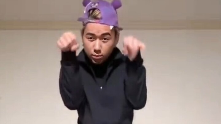 "هل هدأ الوضع أخيرًا؟" هكذا قال شو هاو لونغ، الذي فقد سمعه بعد أن تعرض للضرب في المرحاض.