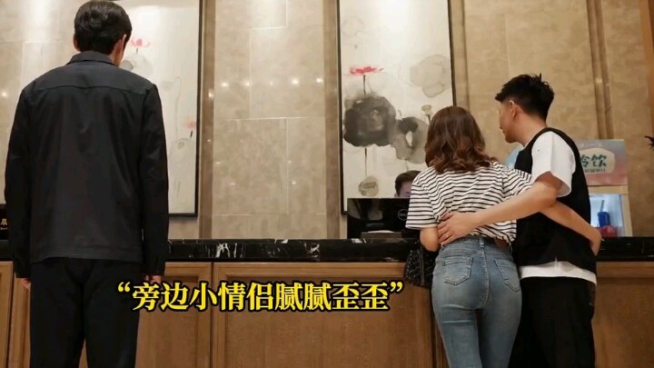 يا أخوي شيانغ قه، هل ما زلت تتظاهر ونحن بيننا وحدنا؟ كيف يعقل أن نتجسّس ونحن زوجان عجوزان نقيم في فن