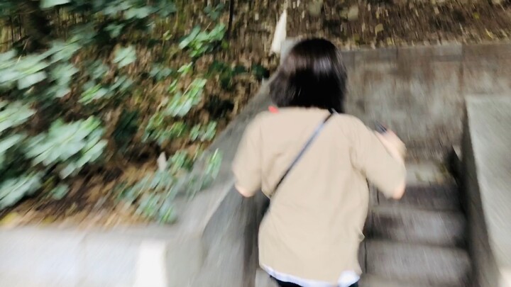 พี่ชายฝ่ายขายและพี่สาวฝ่ายขายวันนี้ไปที่ฉางเจียงอินเตอร์เนชันแนลคอสเพลย์เป็นแฟนคลับตัวยง วิ่งตามเส้น