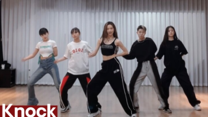 Thật tuyệt vời! Ngày đầu tiên có kinh, tôi đã tập được nửa bài [biểu diễn màu - gõ cửa]