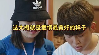 这大概就是爱情最美好的样子，愿意和你联手对抗这个孤独无声的世界