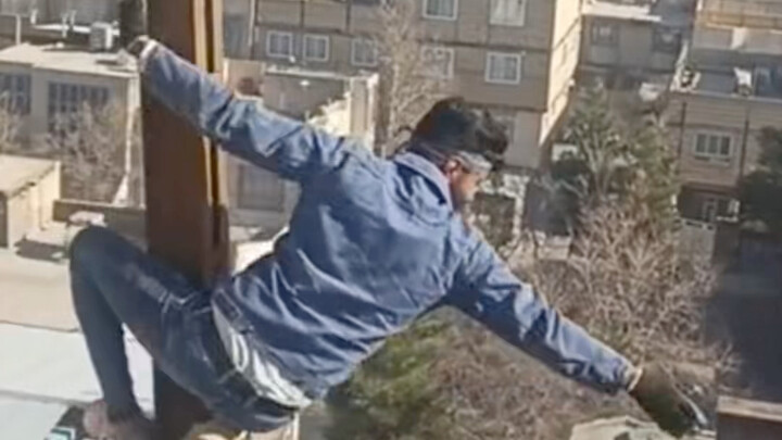 Petugas keamanan: Kok baru pagi ini tanda tangan kontrak kerja, sorenya sudah ada di kantor polisi?