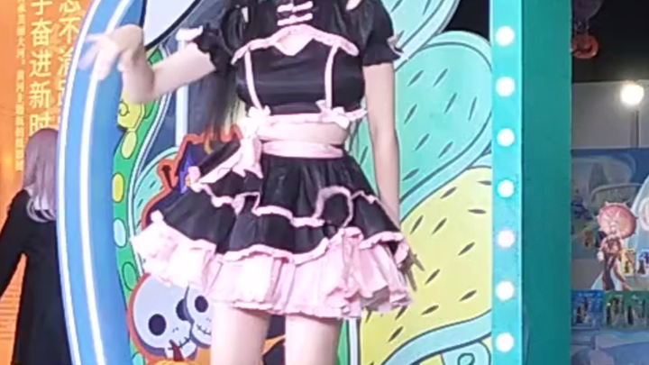 Ngedance lamb di acara cosplay!