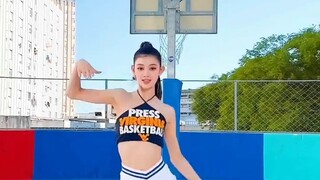 【NewJeans】Tantangan dansa lapangan basket pertama Super Shy! Sangat muda!