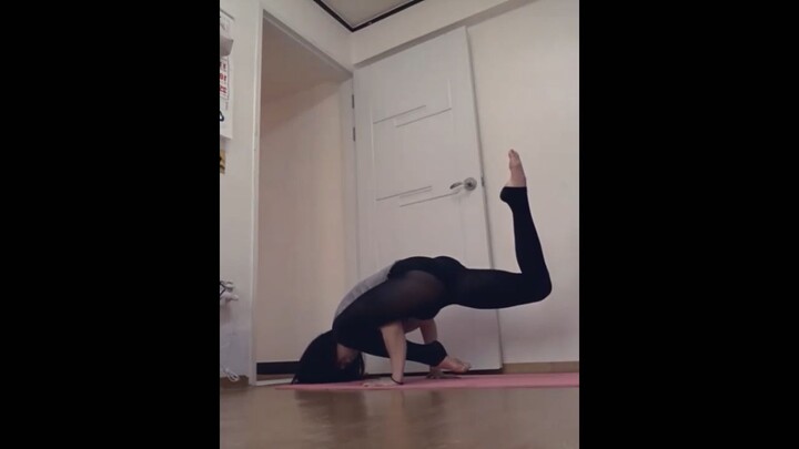 yoga-arm-balance-pose-video-0183