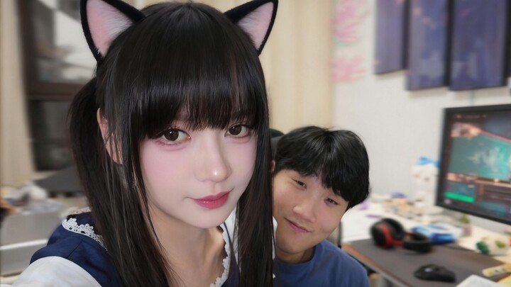 Introverts' nightmare—my husband is actually at the Delta offline event...