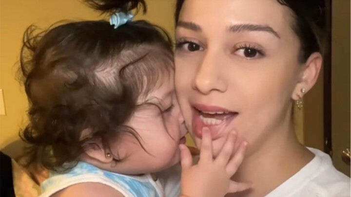 (คำบรรยายภาษาจีนและอังกฤษ) ลูกติดการดูดนมแม่