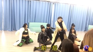 【Xinran】Dancing together in the practice room!!! Sneaking glances and giggling—so sweet!