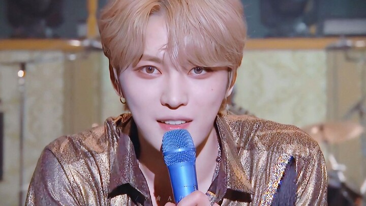 Cảnh tượng “thần nhan” kinh điển! Bị nhiếp ảnh gia chụp cận mặt khiến fan cuồng loạn ngay tại chỗ!