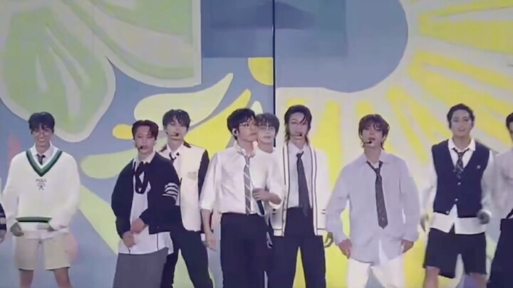 【คิมมินกยู】น้องหมาน่าสงสาร ล้มที่เดียวกันถึงสี่ครั้ง!