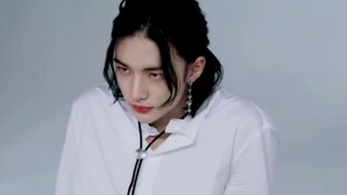 【هوانغ شيوان تشين】مشهد شهير من نسخة غرفة التدريب لأغنية «criminal» وهو يلعق معصمه!!