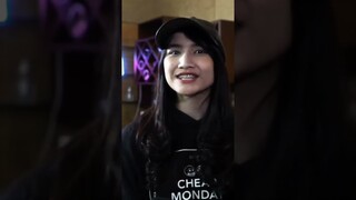 mirip siapa ya v