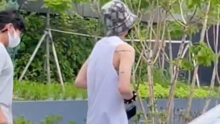 กูนีดง ภาพไปทำงานที่ YG เมื่อวันที่ 7 กรกฎาคม แบบนี้เดินไม่หกล้มเหรอ