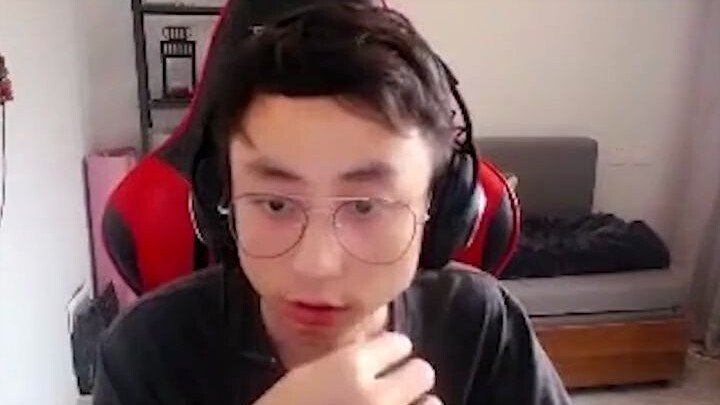 لا أستطيع حقًا الحصول على ما يكفي من هذا المشهد الشهير من Crystal Brother