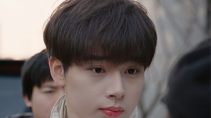 Có những chàng trai chẳng bao giờ nói lời yêu, nhưng lại luôn âm thầm làm mọi điều vì em.