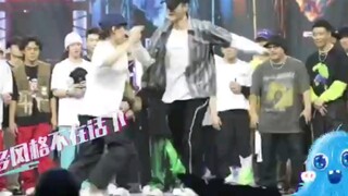 [หวาง อี้ป๋อ] การต่อสู้จากด้านข้าง [ยิงตรง] บรรยากาศที่ไม่มีการปิดเสียงนั้นน่าทึ่งมาก!