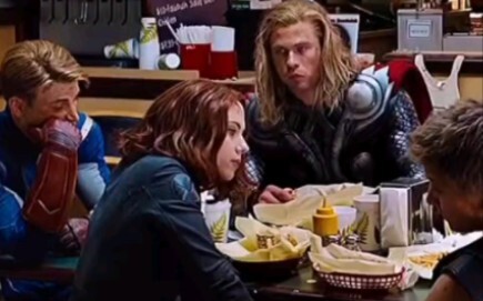 Chết tiệt... chuyện gì đang xảy ra trong "Avengers" vậy?