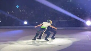 (One Piece on Ice) Zoro and Sanji, stop fighting. Go to the dance studio!
