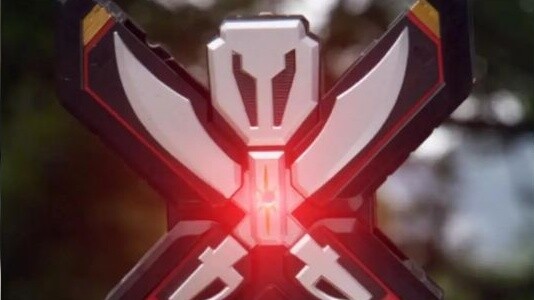 The most popular Samurai Sentai and Kaizoku Sentai in Japan both use mobile phones to transform! Sen