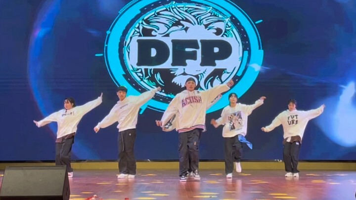Hiphop｜大学迎新晚会 这个出场方式没见过吧哈哈哈哈