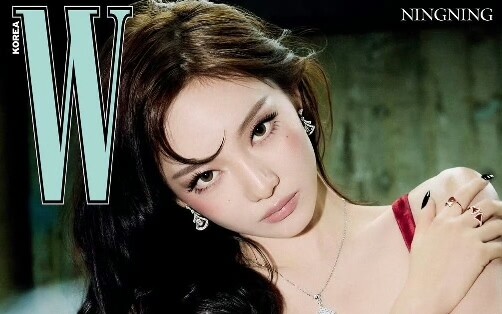 หน้าปกนิตยสาร W KOREA ฉบับเดือนพฤษภาคมของ นิงอี้จั๋ว