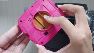 Versi domestik baru dari badan utama merah ditampilkan, dengan titik sentuh dewa baru dan gameplay k